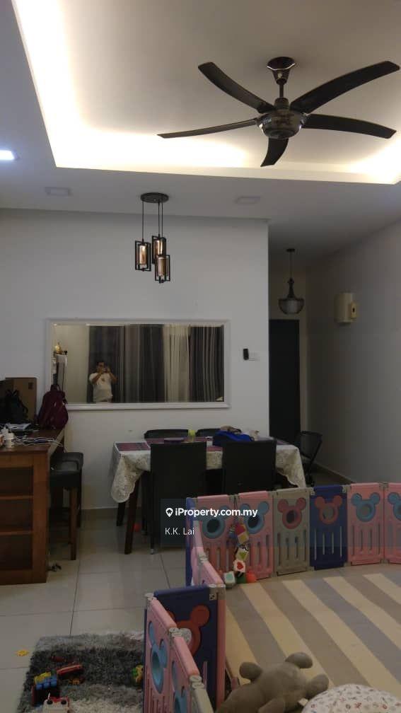 Freehold corner unit. Well maintained 