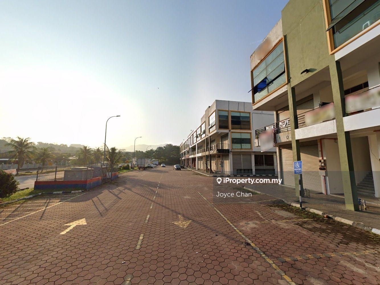 3 Storey Terrace Factory - Pusat Perniagaan Heliconia Auto City,Rawang