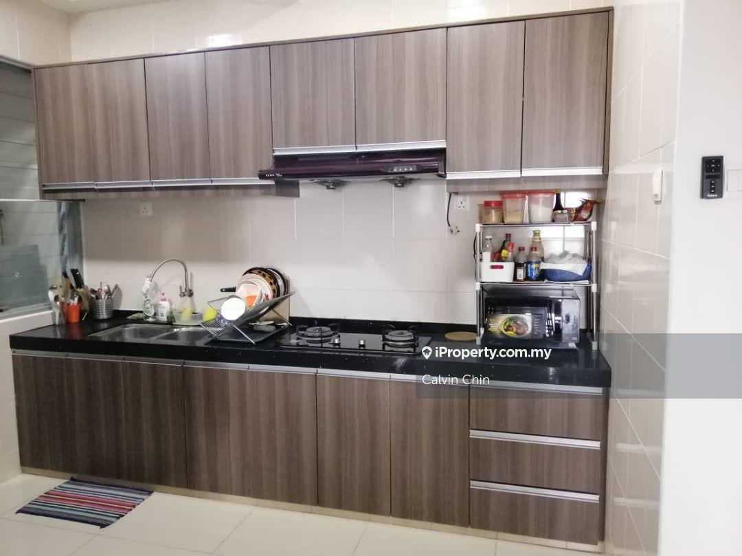 Partial renovated unit, 2 carpark 