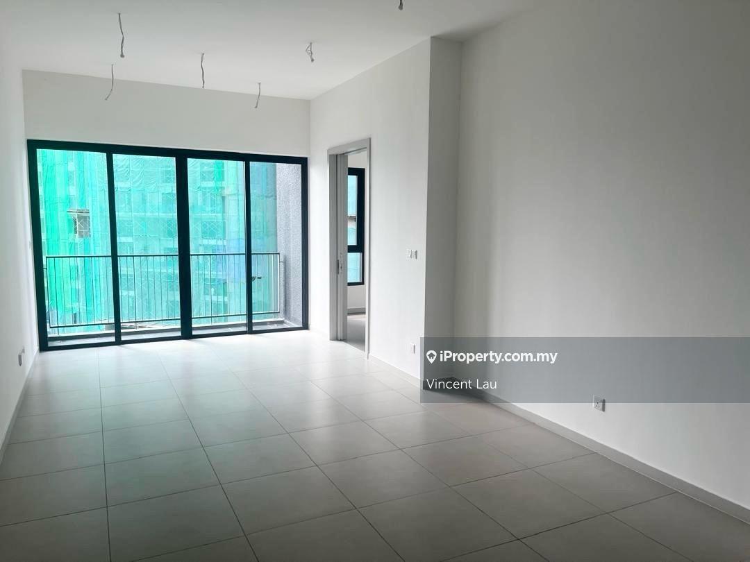 Freehold Brand New Partial Furnished Middle Floor Nice View Nice Loc