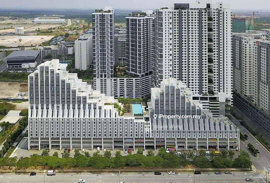 4 Bedrooms Paragon unit for Sell, convinience stores at ground floor