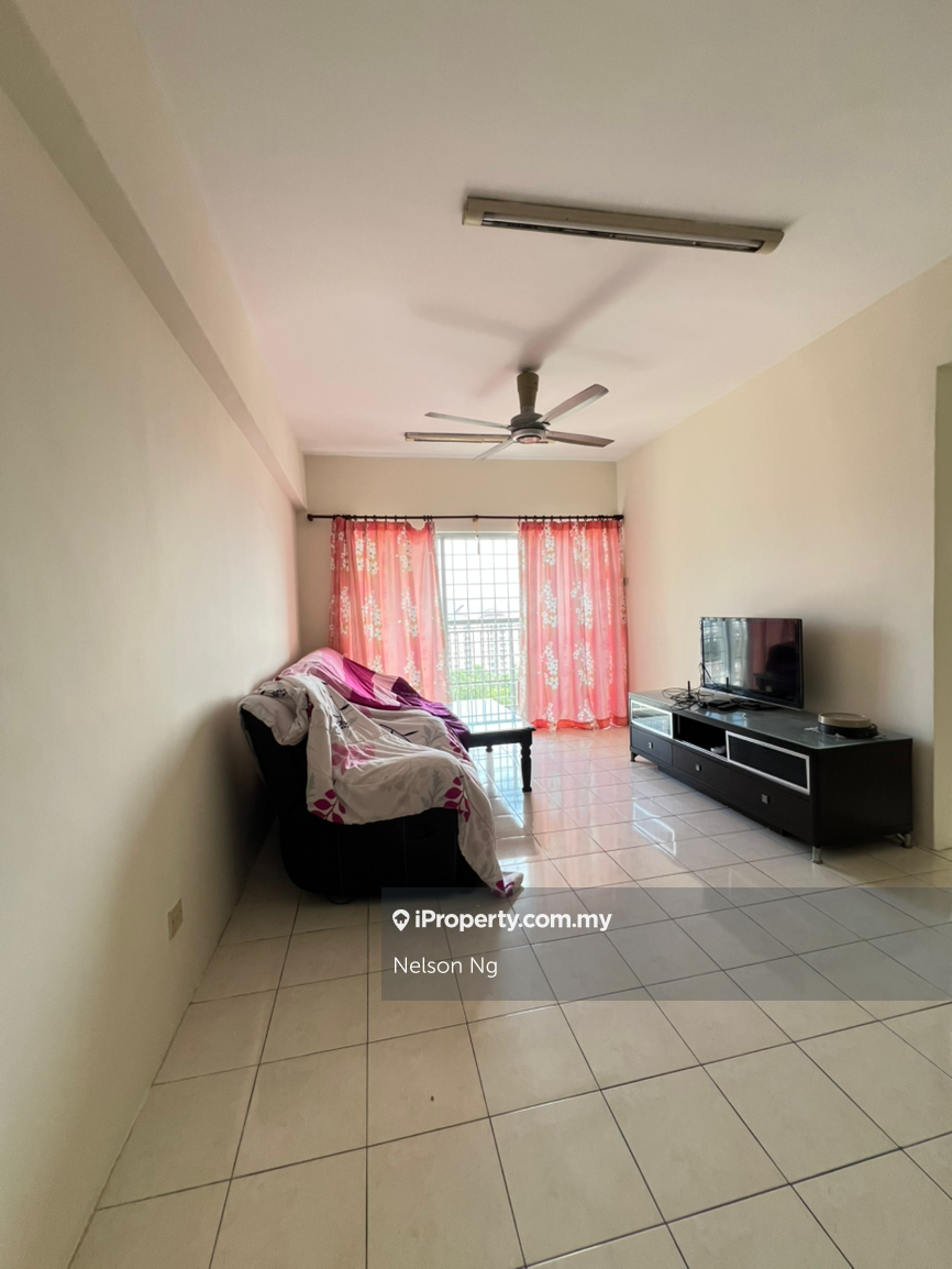 Service residence with air cond balcony and partly furnished 