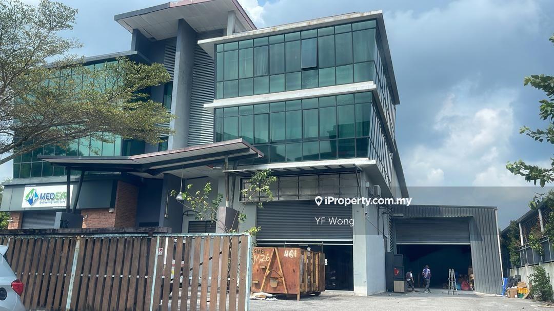 Prime location semi d for sale, facing mainroad