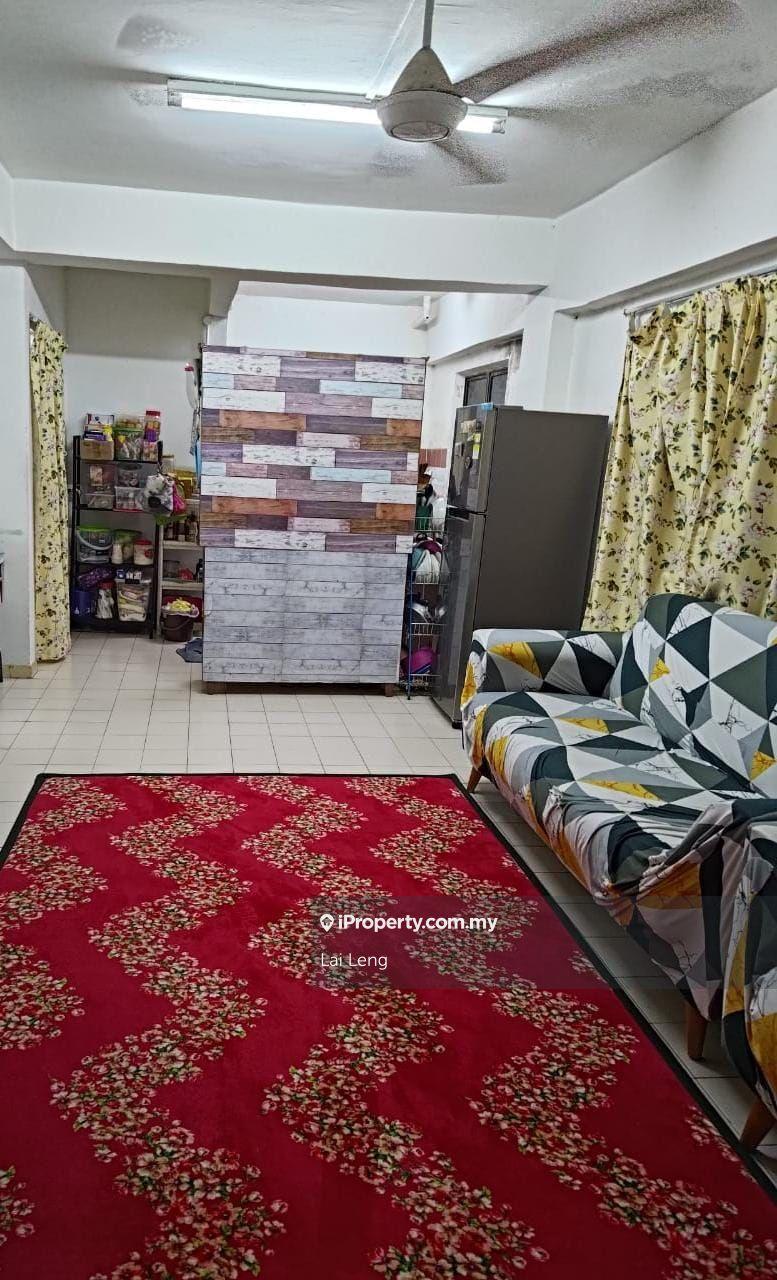 Damai apt at bandar sunway walking distance to Komuter station 