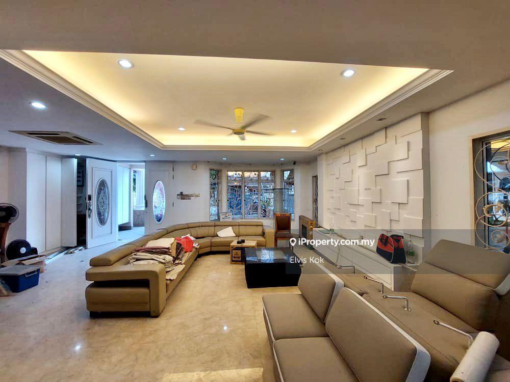 Corner, Private Swimming Pool