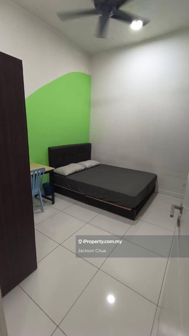 Skypod @ Puchong Medium room for rent