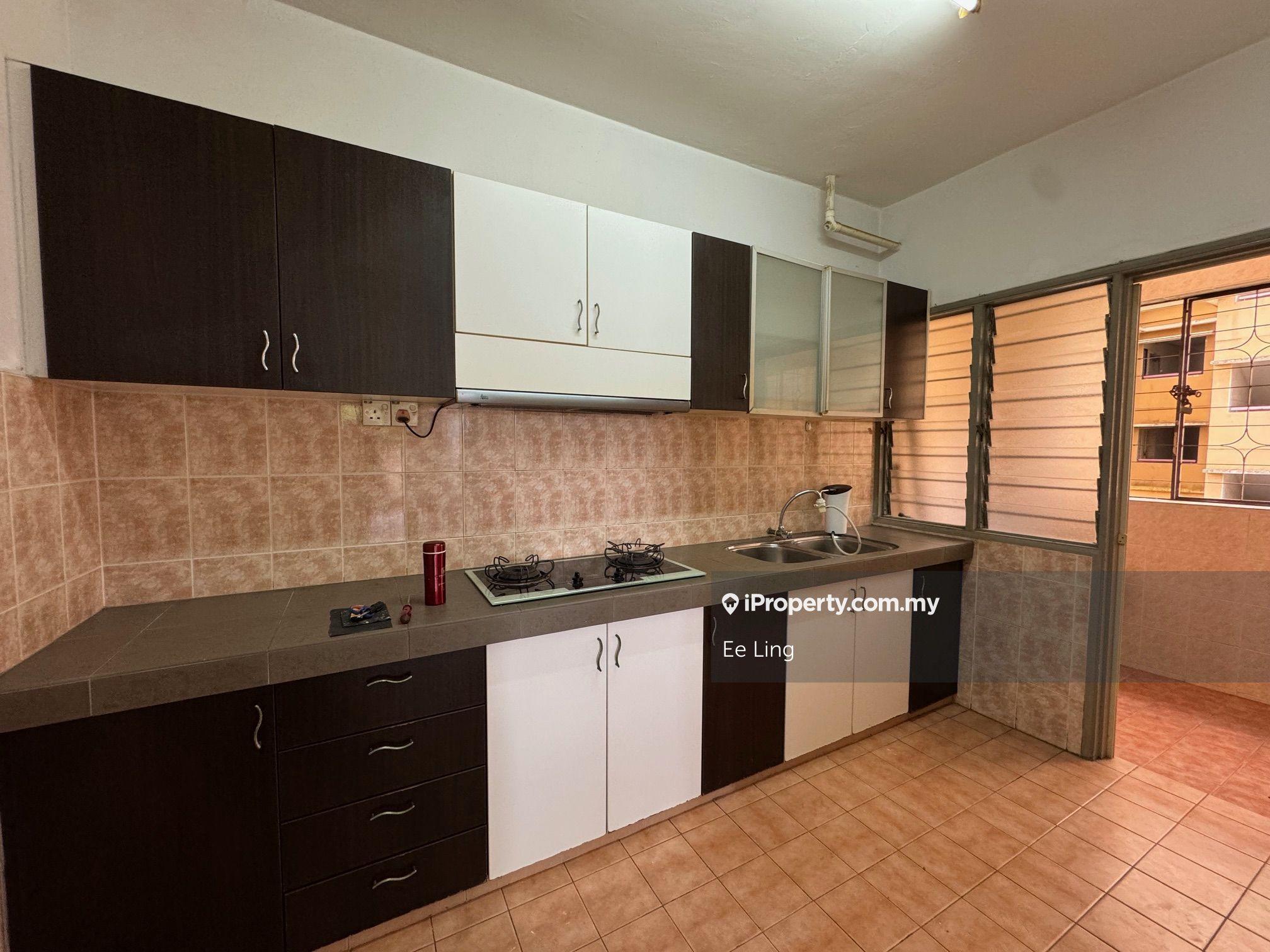 Saraka apartment for sale,lift,puchong taman wawasan,3r 2b,renovated