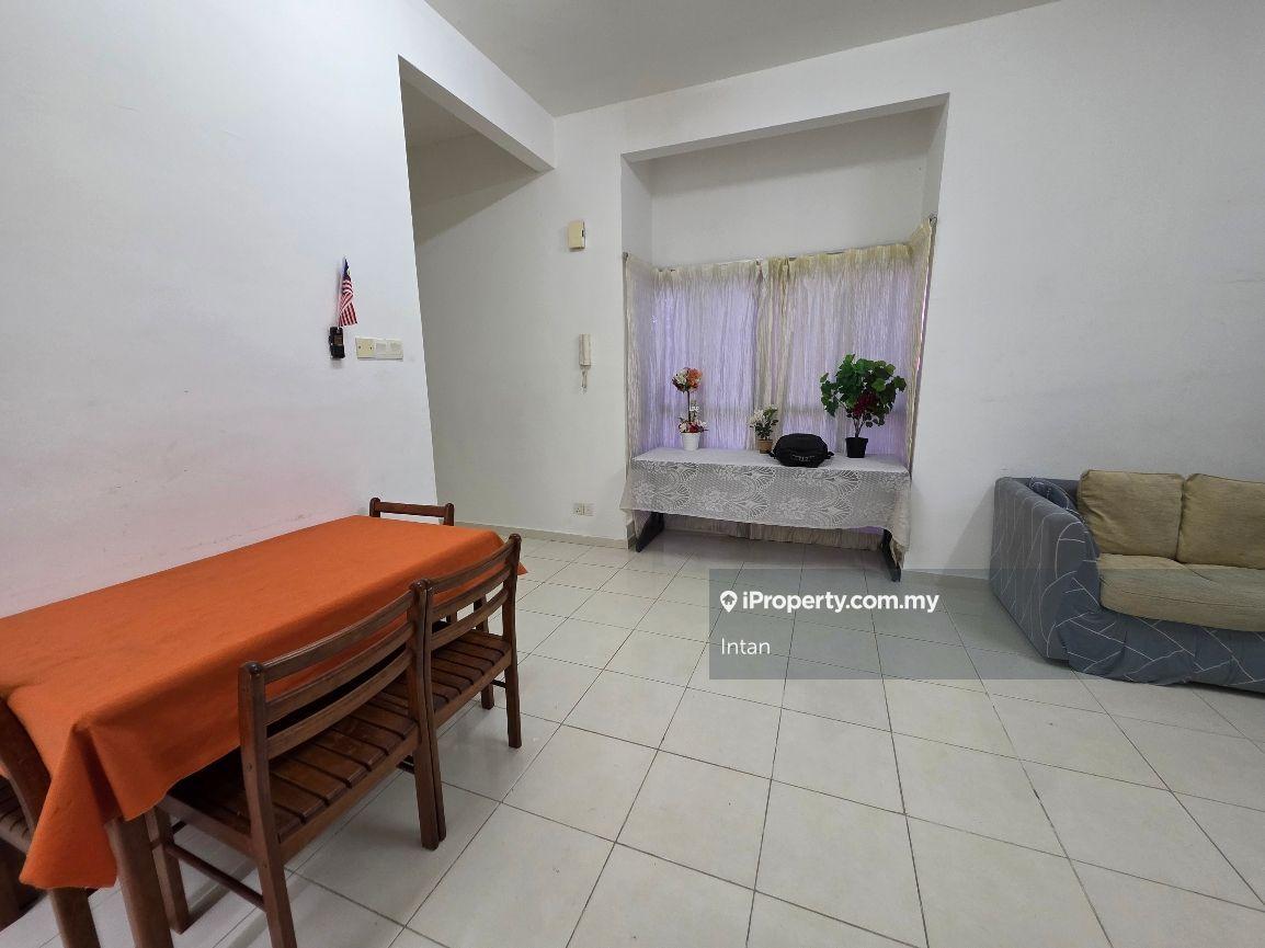 I residen to let, fully furnished, corner lot
