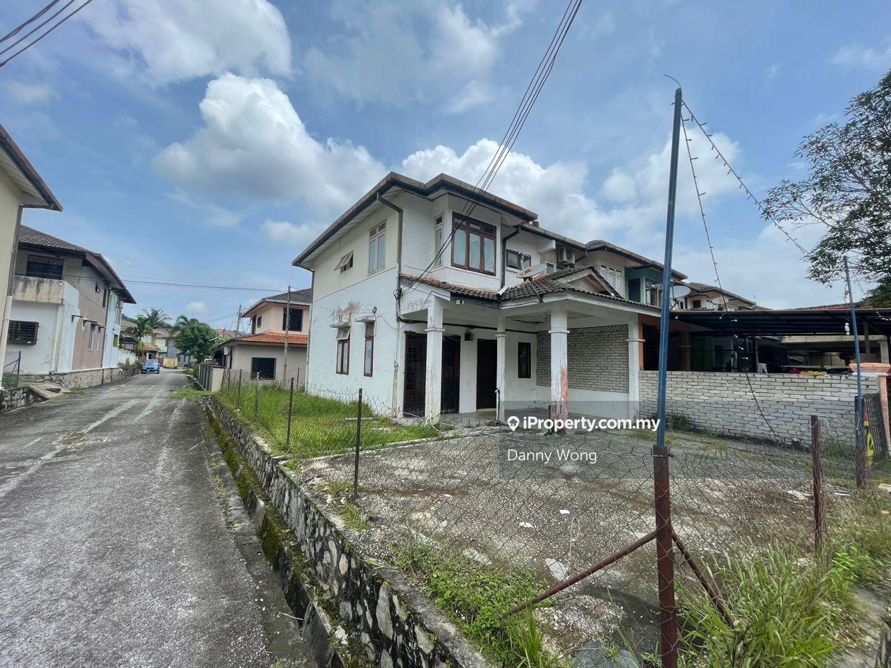 Extra 10ft land unit, facing empty more parking. View it now 