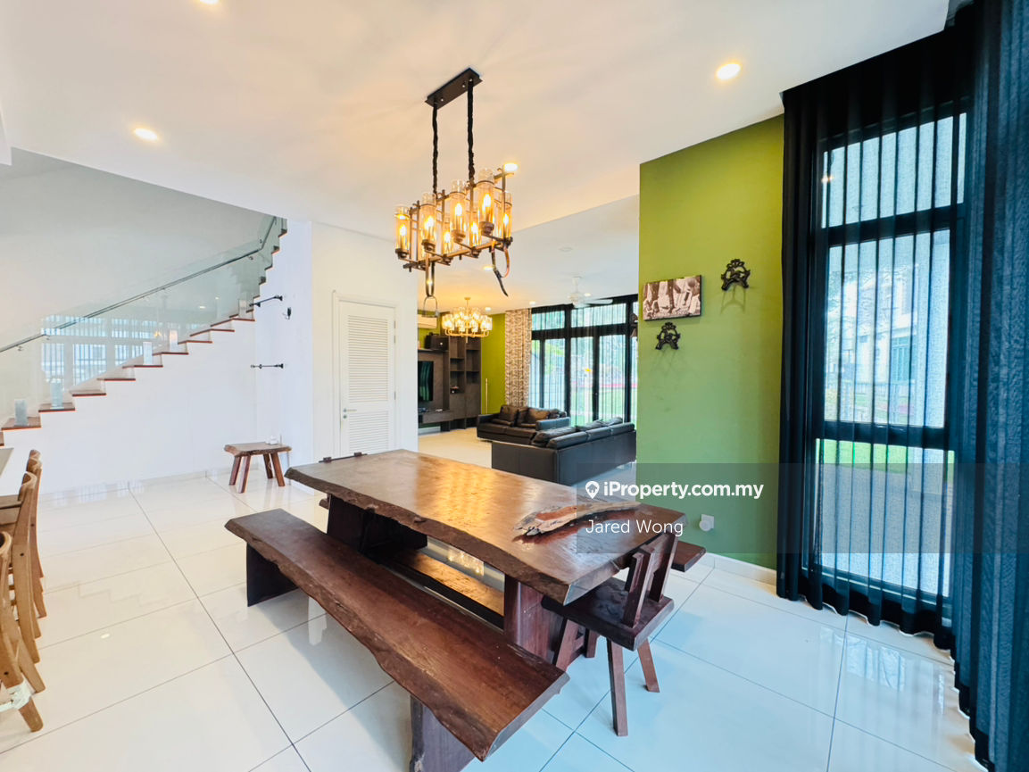 3 storey Semi-D house for Rent
