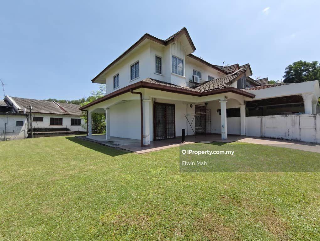 Well Kept 2 Storey Terrace Corner Lot With Big Land Call Elwin Viewing