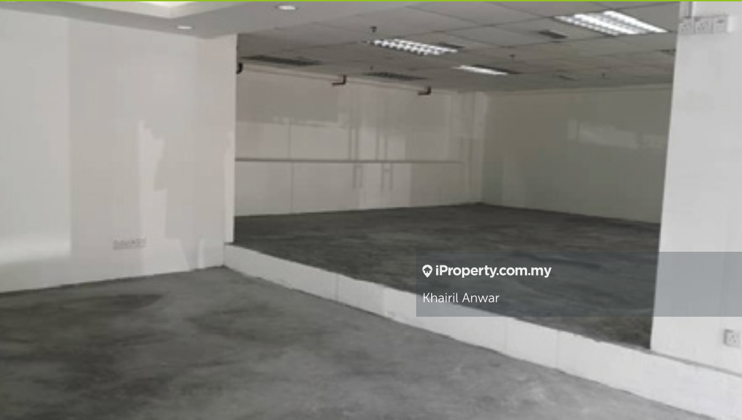 Ground floor retail lot. No kitchen.