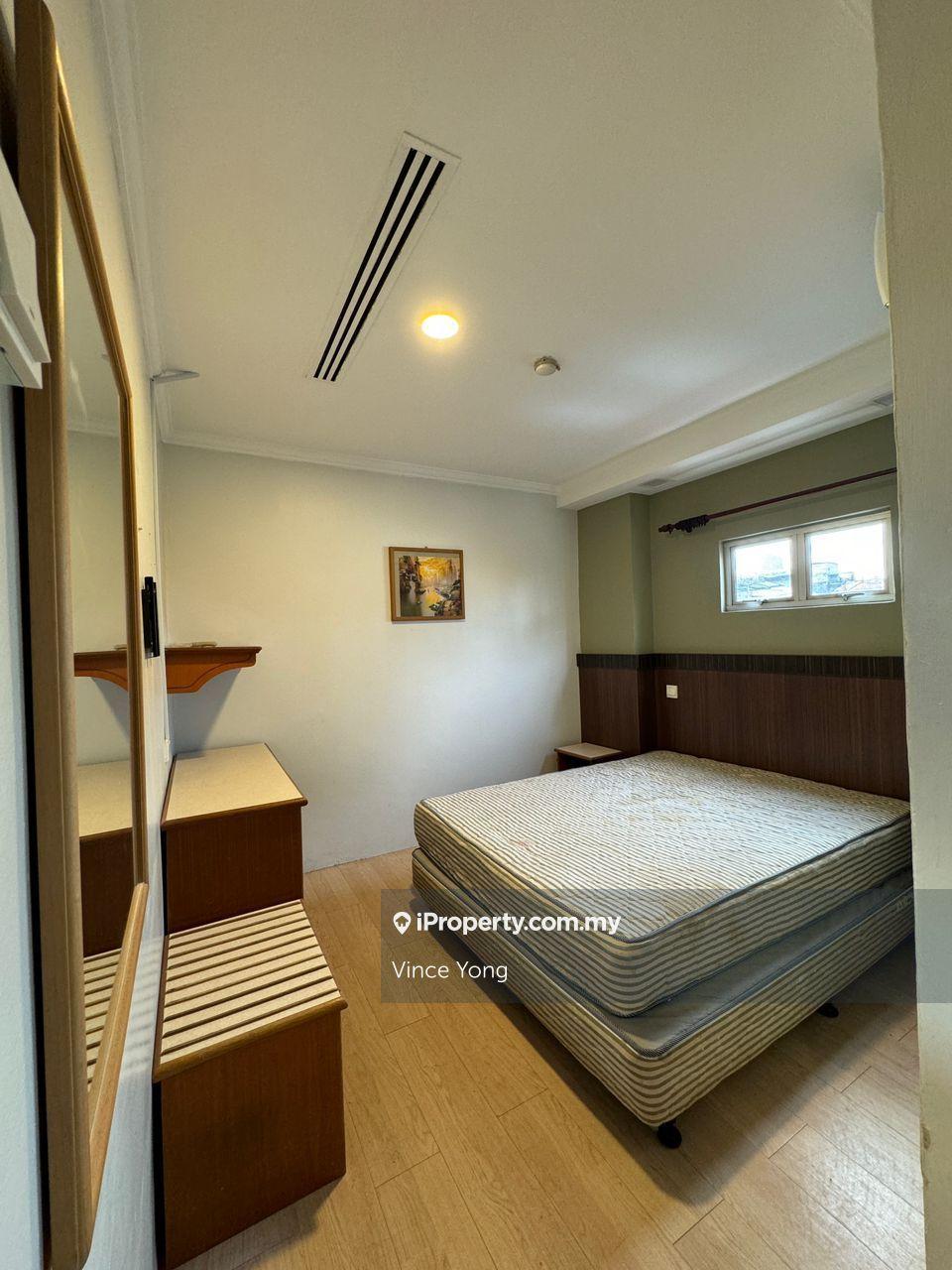 Zero Deposit Room attach Private Toilet at Petaling Street