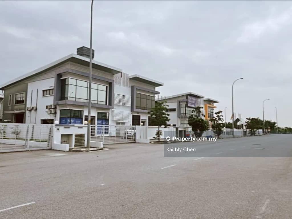 Gateway 16 Bandar Bukit Raja 1.5 Storey Semi D Factory for Rent