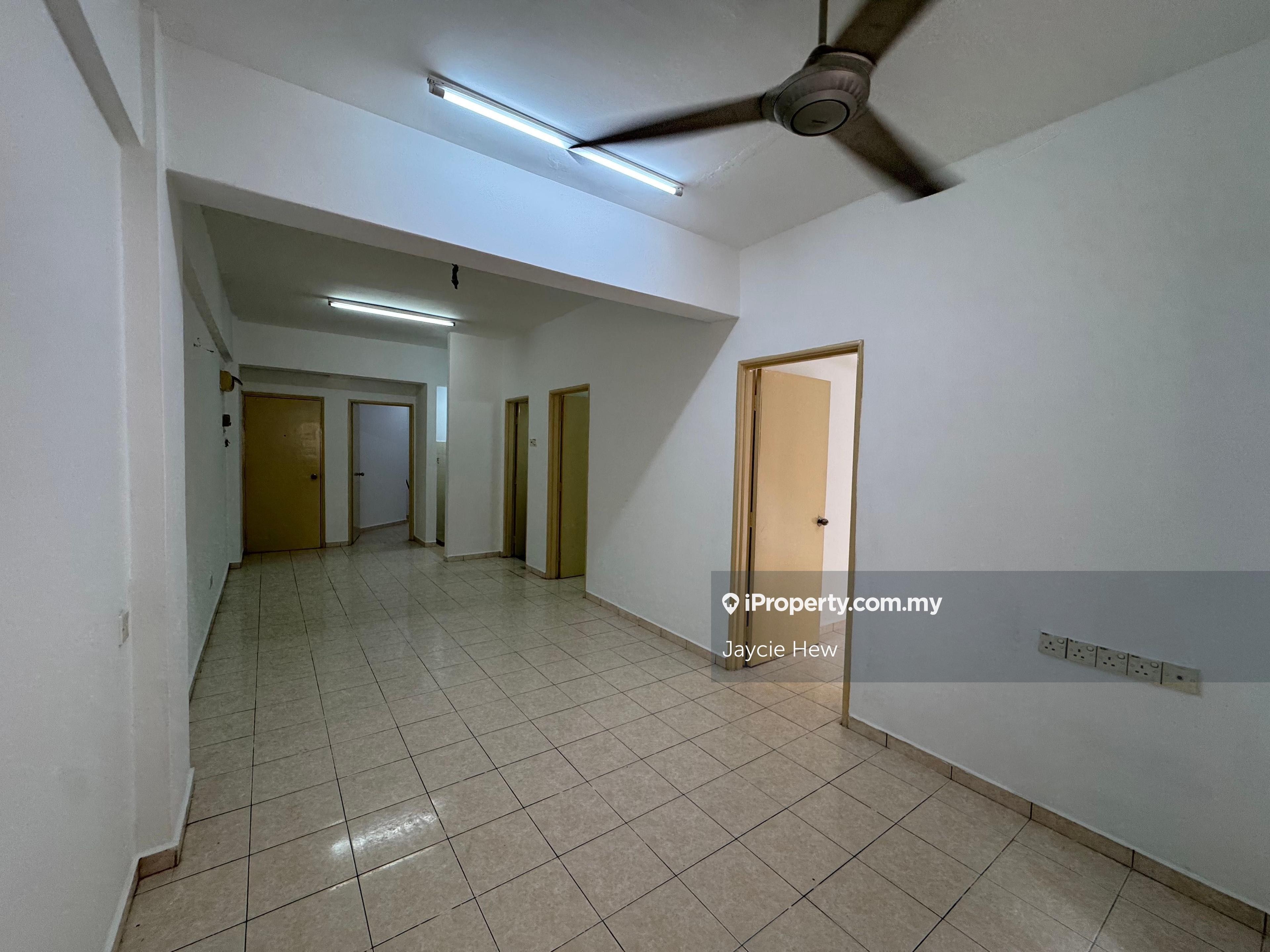 Below Market Price viewing anytime, tip top condition