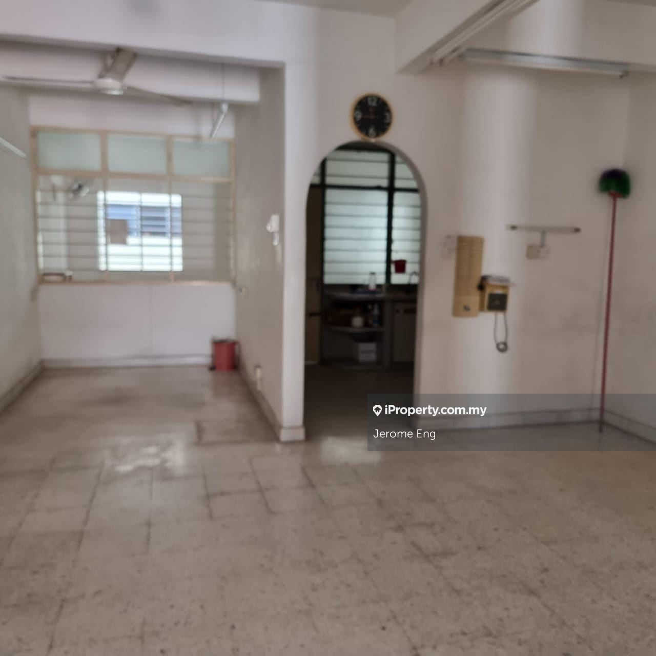 Near to Petronas and rent For Family Only