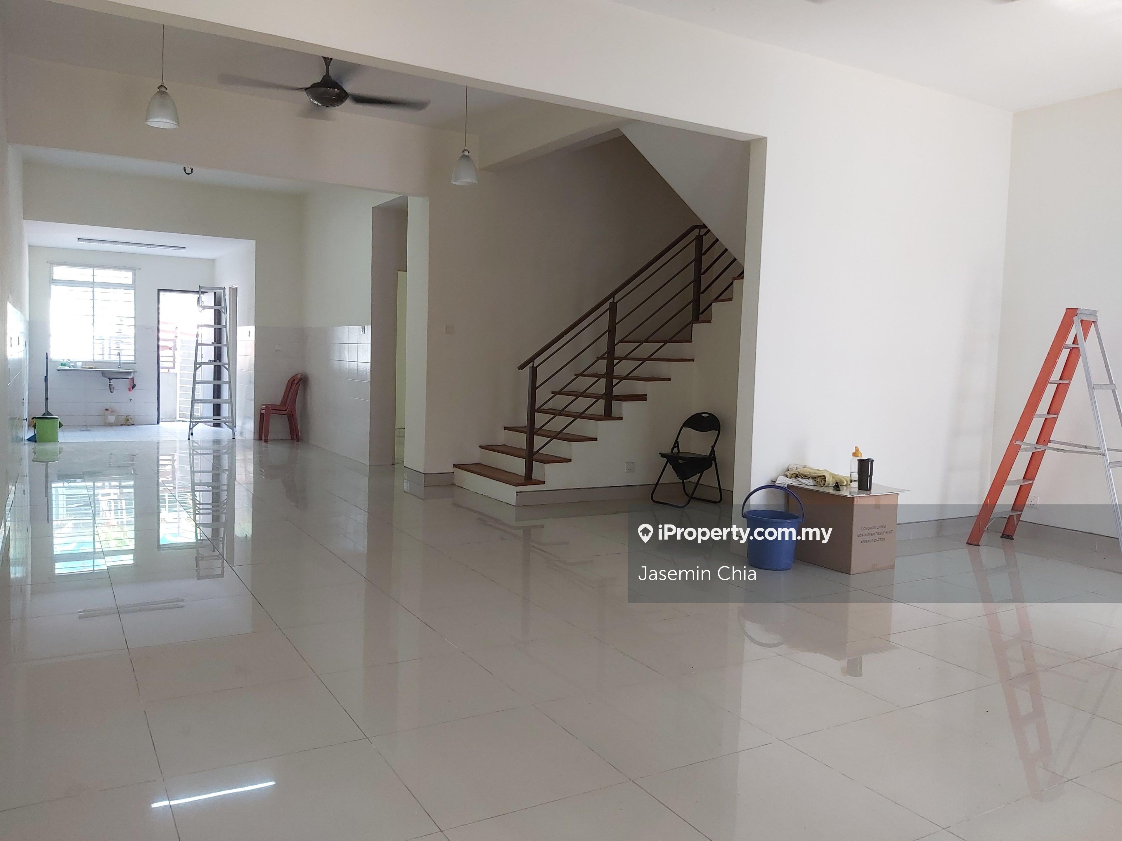 Terrace house for Sale