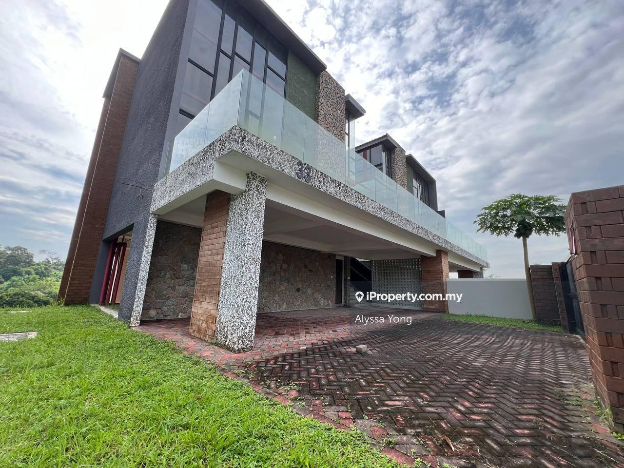 Cube On Hill, Kangkar Pulai