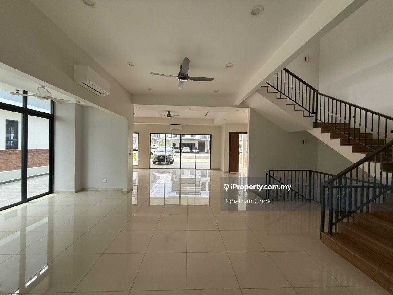 2.5 Storey Semi D For Sale