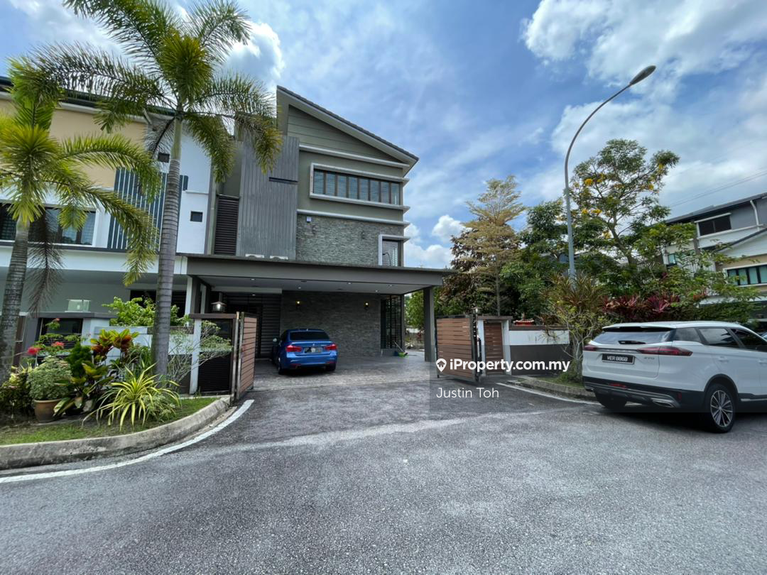 Fully renovated corner with extra land 