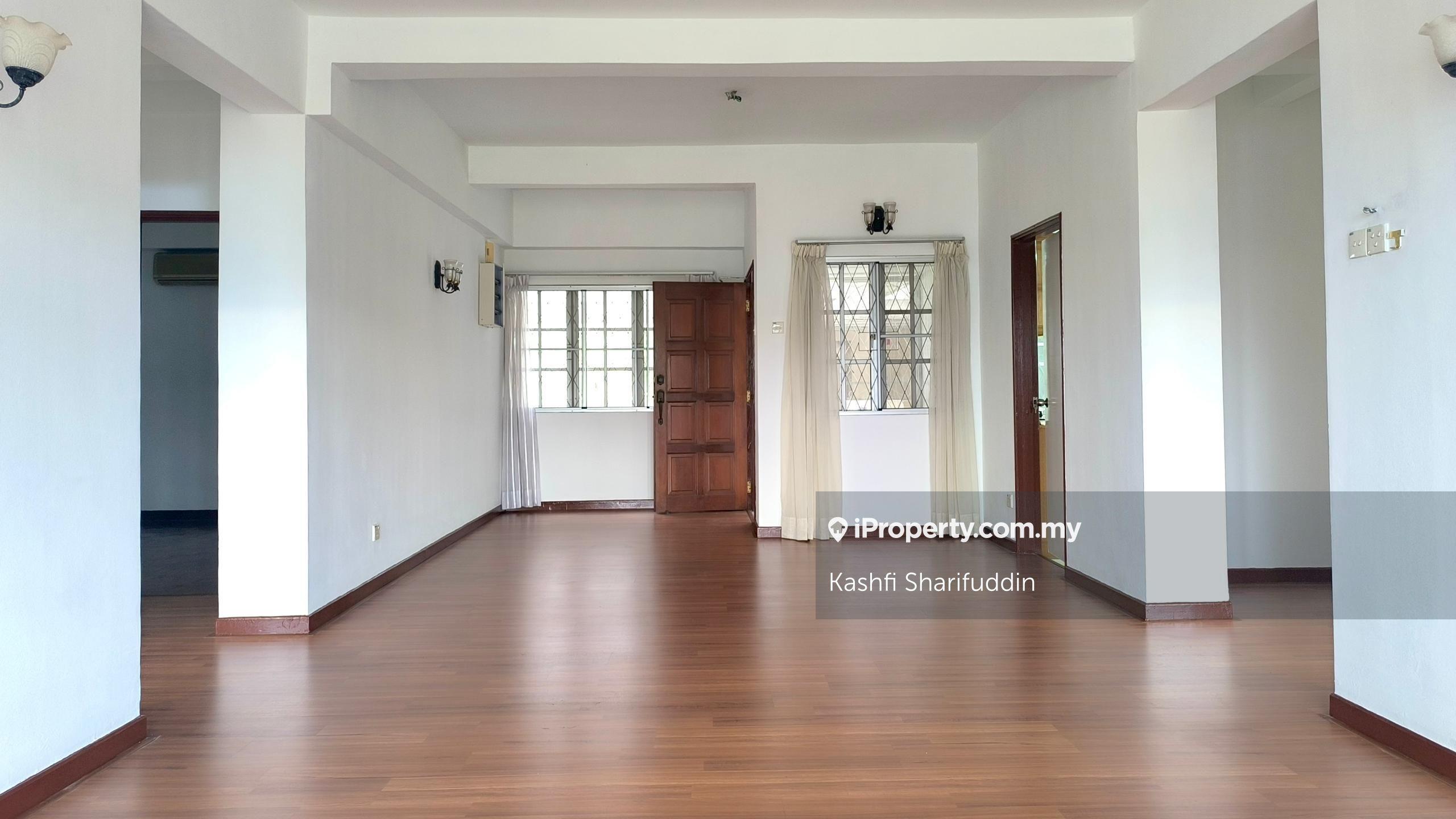 Spacious & clean unit. 3 Bedroom. Nice environment. 10 mins to KL