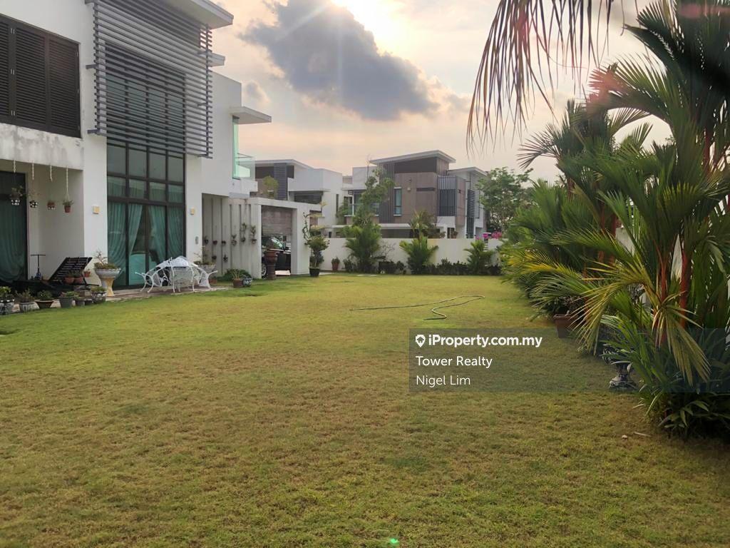 Semi-D house for Sale with Big Land Area