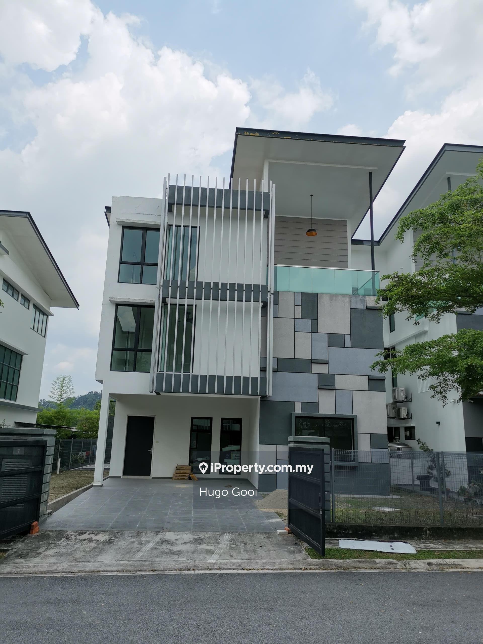 Modern Design Semi-D with Double Volume Ceiling, Ample Parking Space