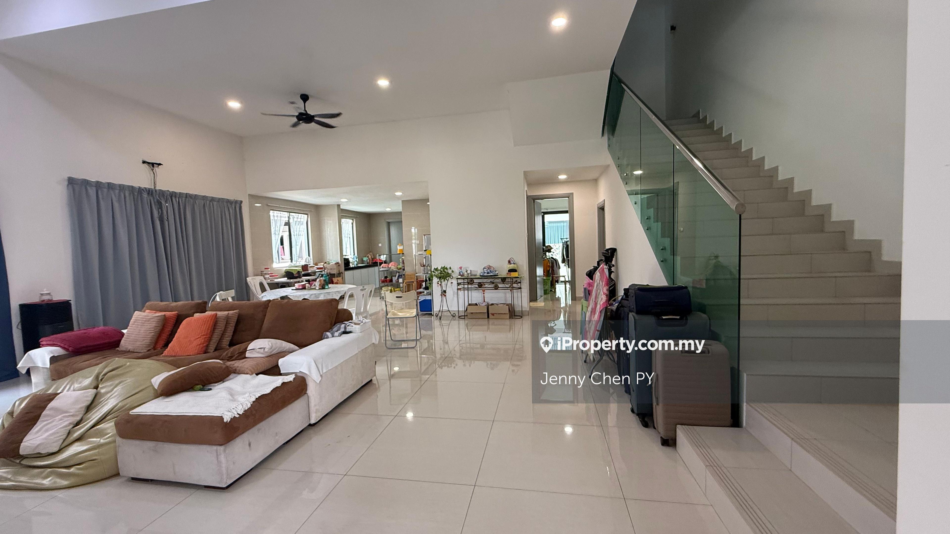 Cheap and Nice 2 Storey Semi D @ D'island Residence Puchong For Sale