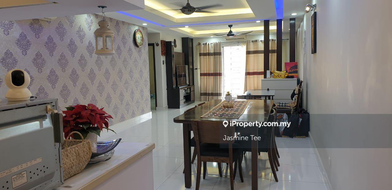 2 carparks high floor unit at Dpines for sale 