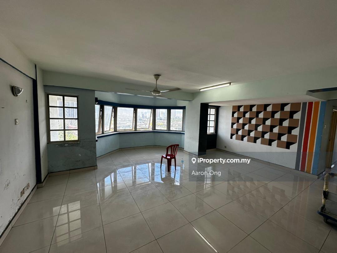 Heritage condo, 1207sf, 3r2b, basic, setapak