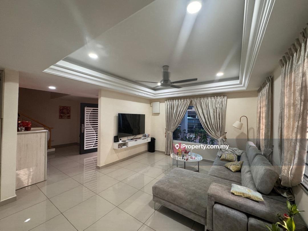 Double storey Semi-D house Seri Kembangan Bukit Serdang free hold