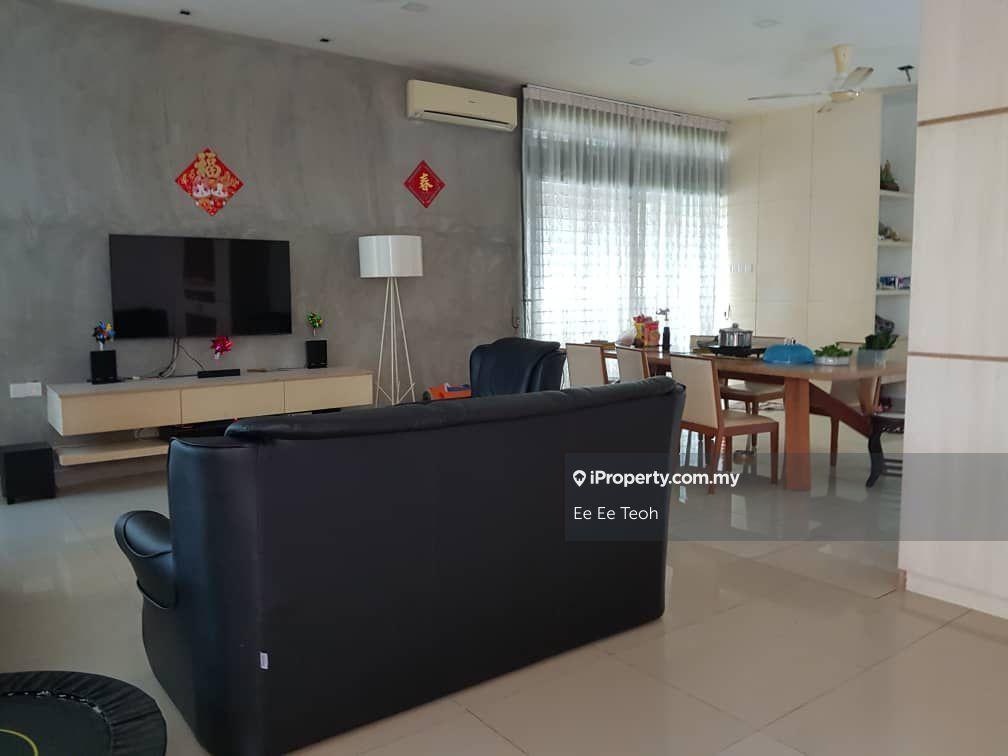 Corner unit with land