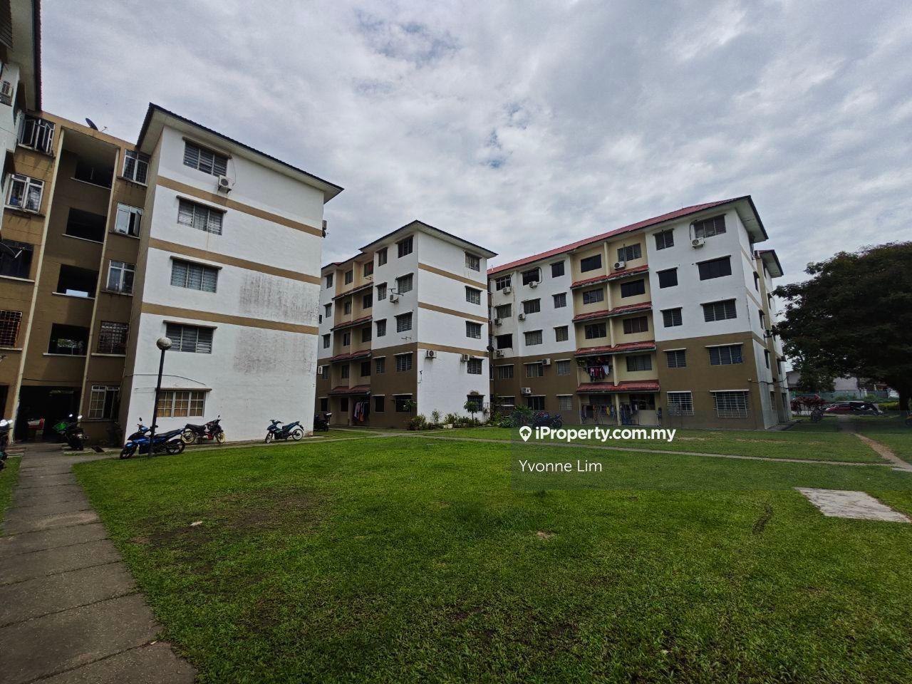 Flat Permas Jaya, 3 bedrooms, partial furnished, gng