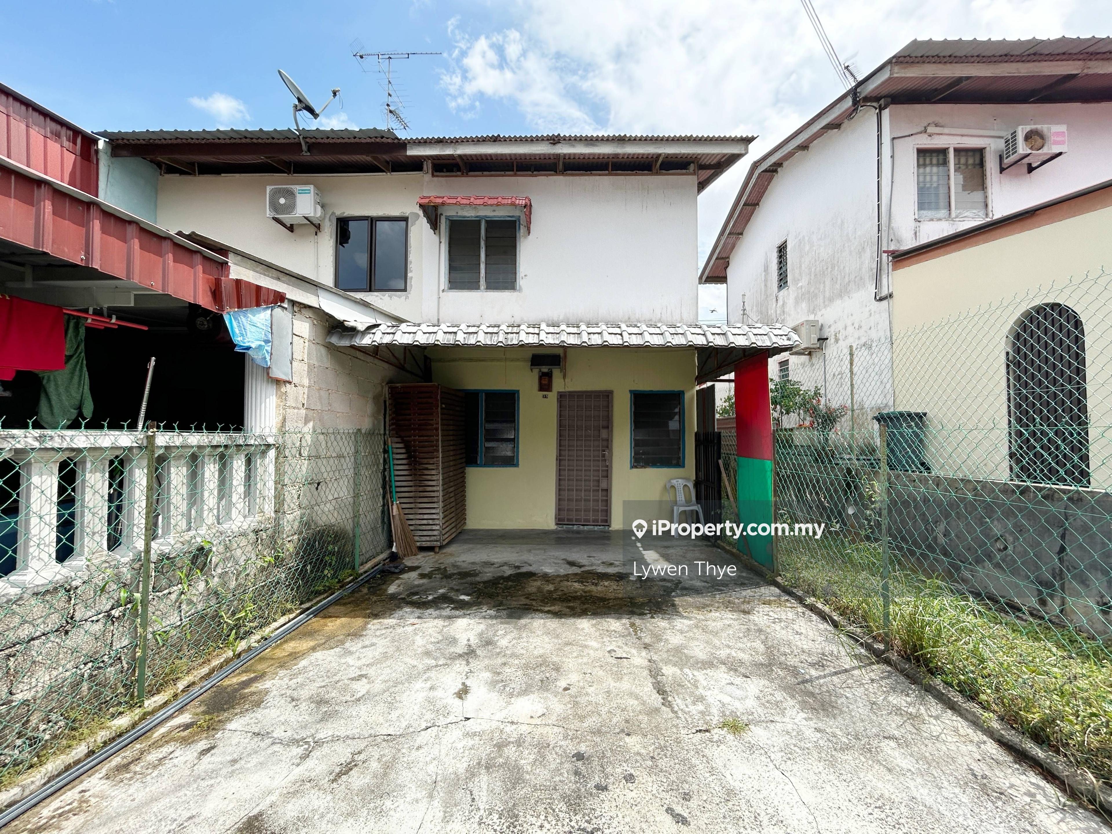 Full Loan End Lot Low Cost Double Storey Kitchen Extend Good Condition