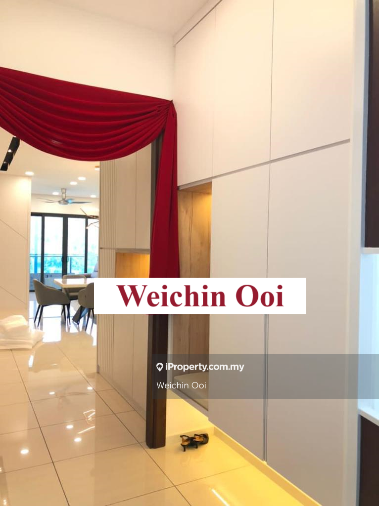 Queens Residences Well Renovated Unit with Wide Range Sea View