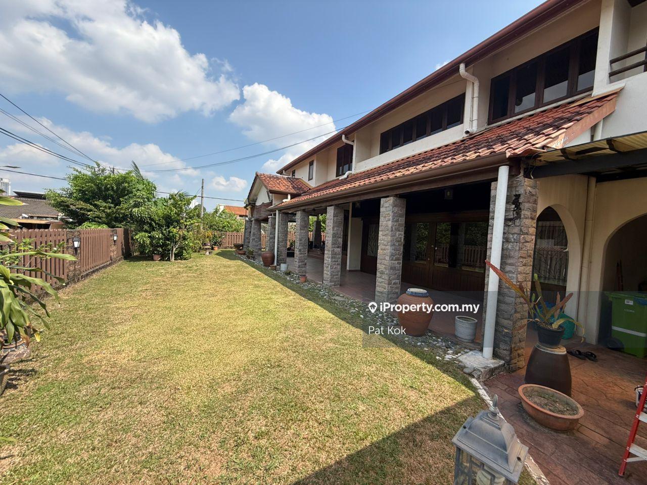 Spacious Family Home in Guarded Community