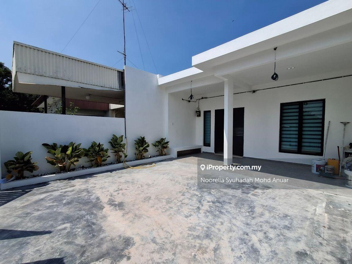 1.5 Storey Terrace Ujong Pasir, Low Hee Kong, Melaka