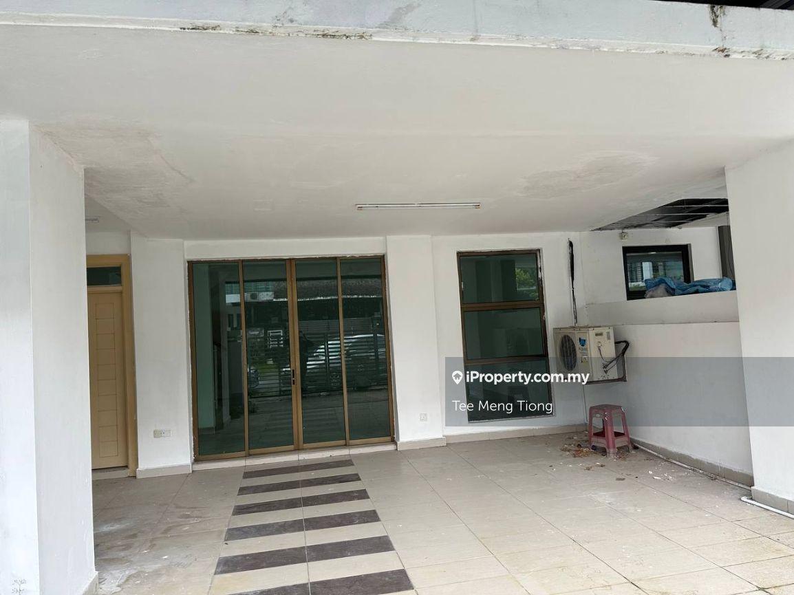 Dato onn 2 storey terraced house