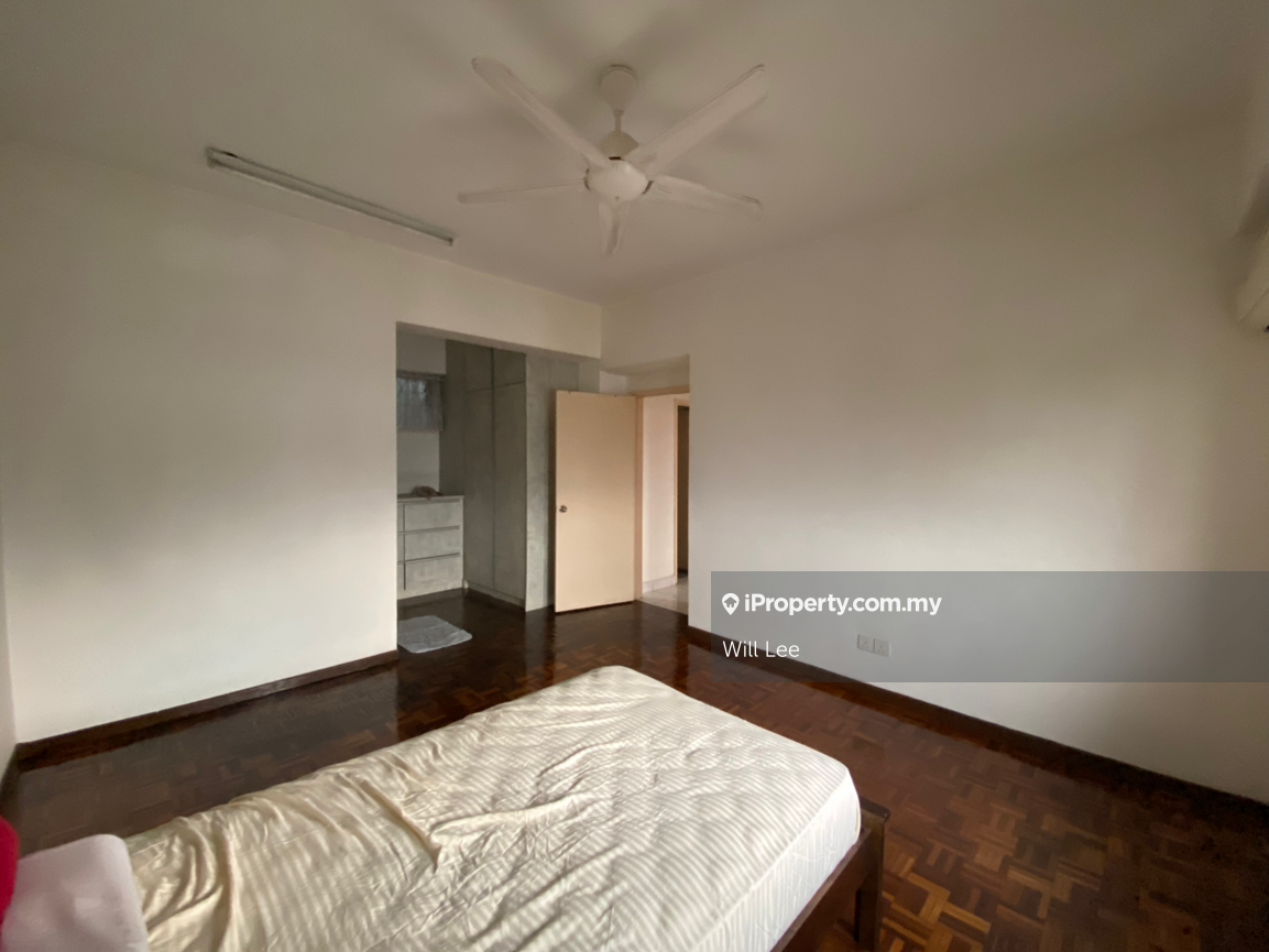 Kelana Puteri partial furnished unit for rent