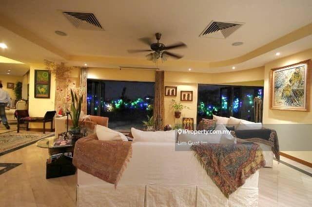 Duplex penthouse with large balconies and stunning views