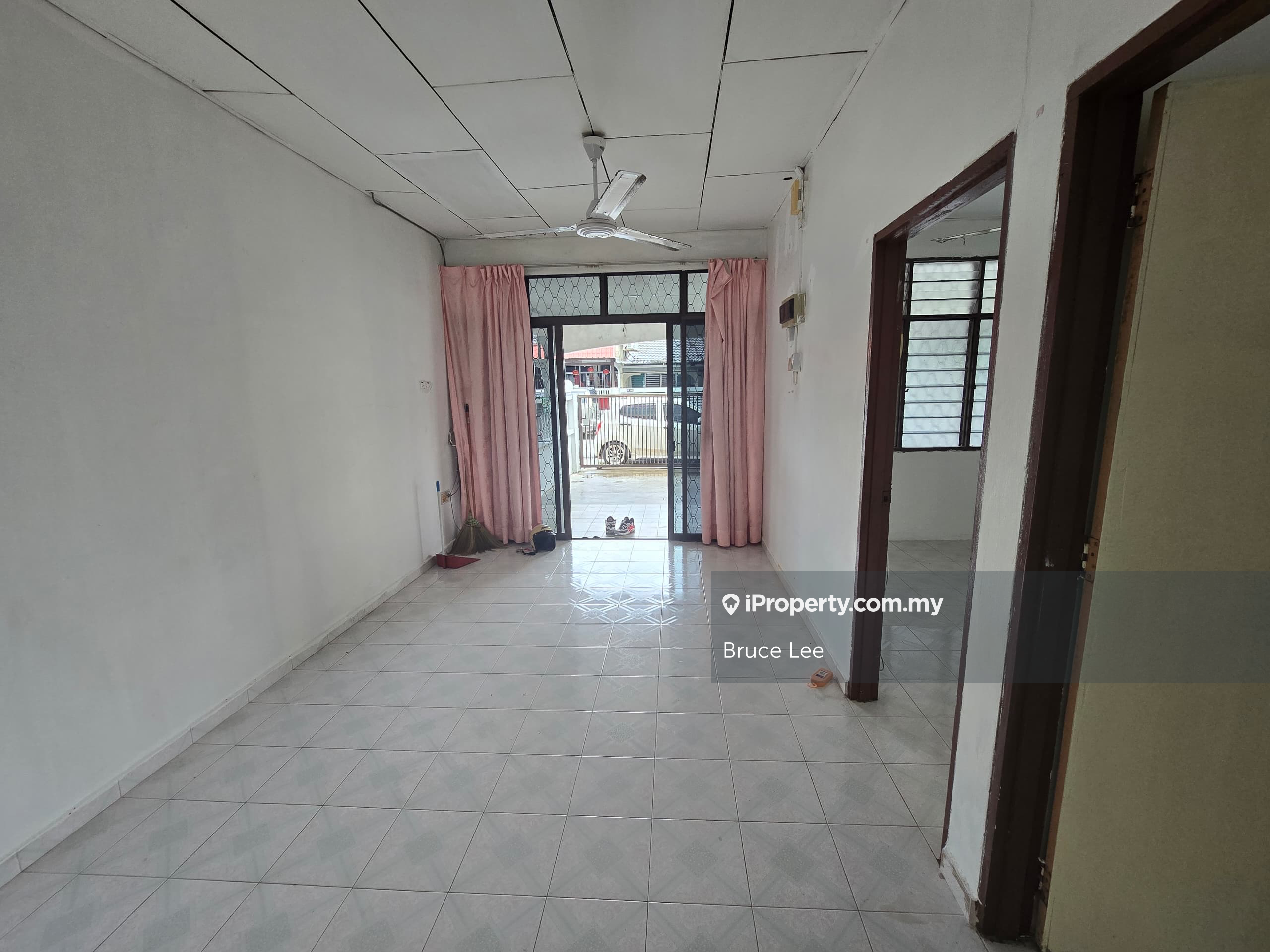 For Sale : Single Storey Terrace corner Lot Taman Mergong Jaya