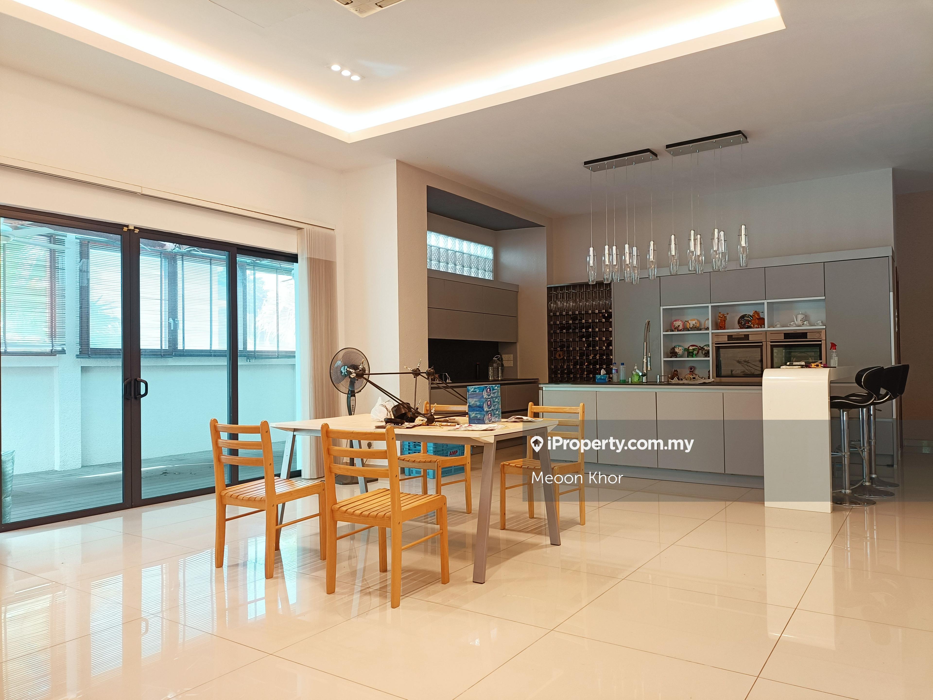 2 sty Gated Guarded Bungalow Nilai Springs Heights