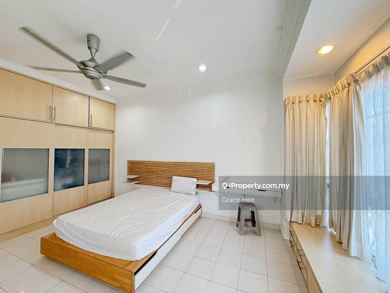 2.5 Storey House Taman Bukit Serdang Freehold Seri Kembangan 