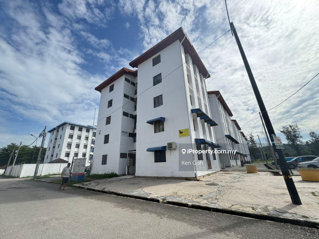 Pelangi 3 Rooms Flat near  Autocity for Rent rm850