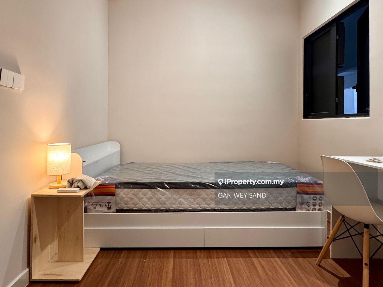 Platinum Arena Super Cozy Small Room for Rent ! Fully Furnsihed