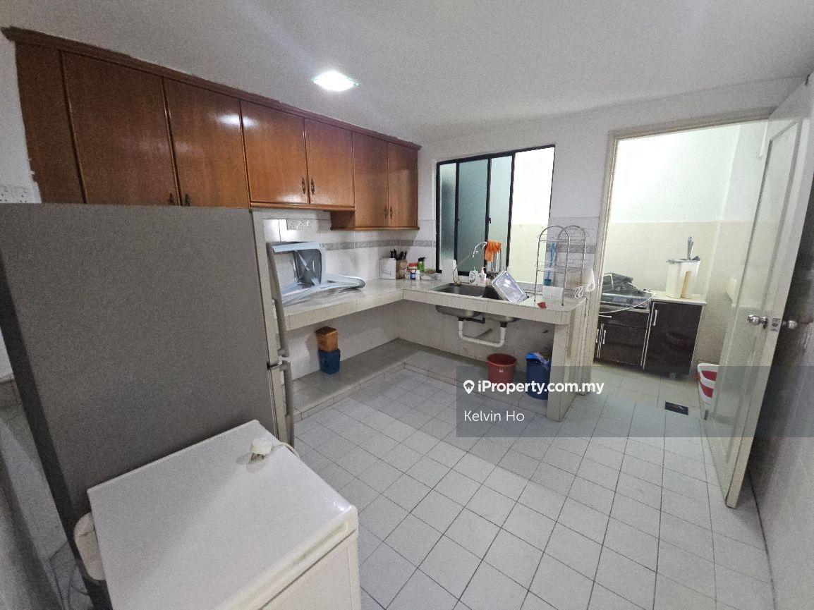 Mutiara Serdang 3 Bedroom walking distance to LRT at Seri kembangan