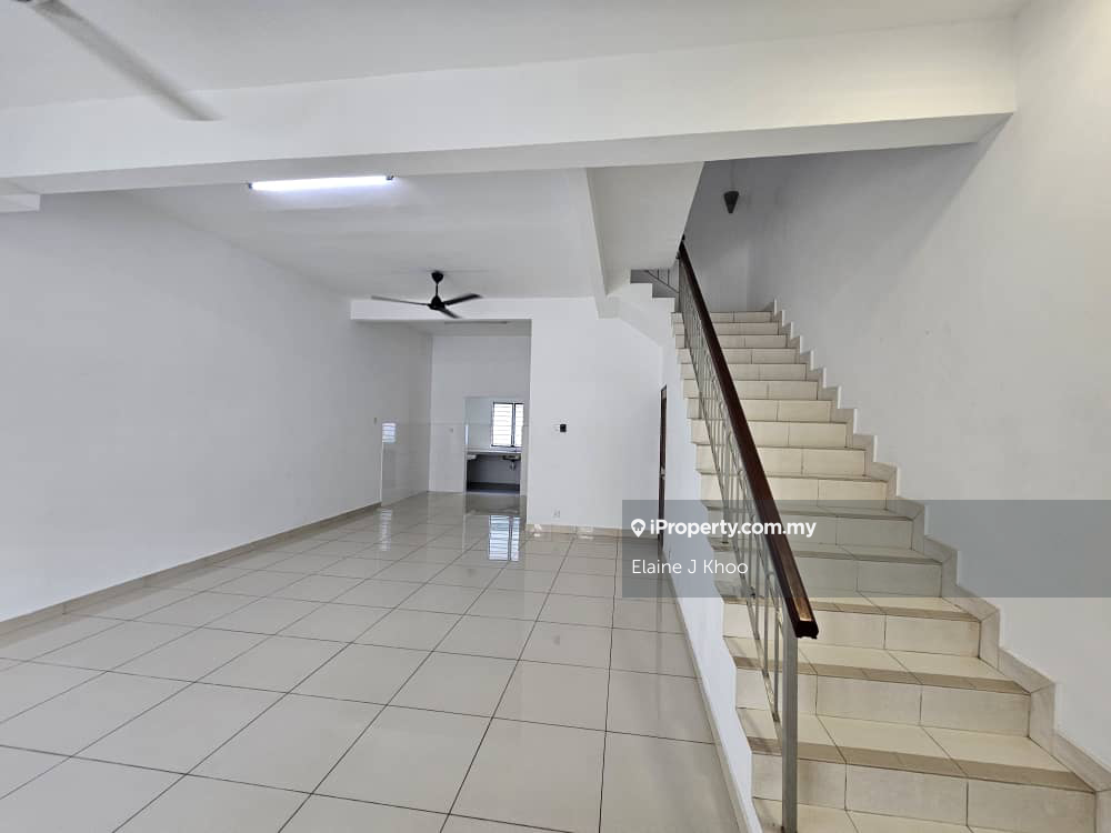 Bandar Puteri 2sty 20x75 for rent