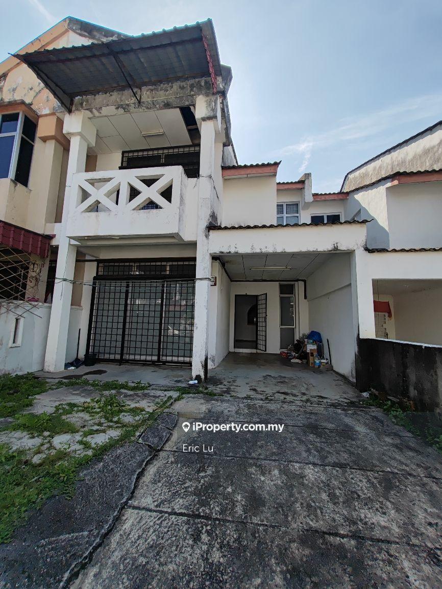 Taman Universiti Desa Skudai 5 Rooms Terrace near Schools Shops 