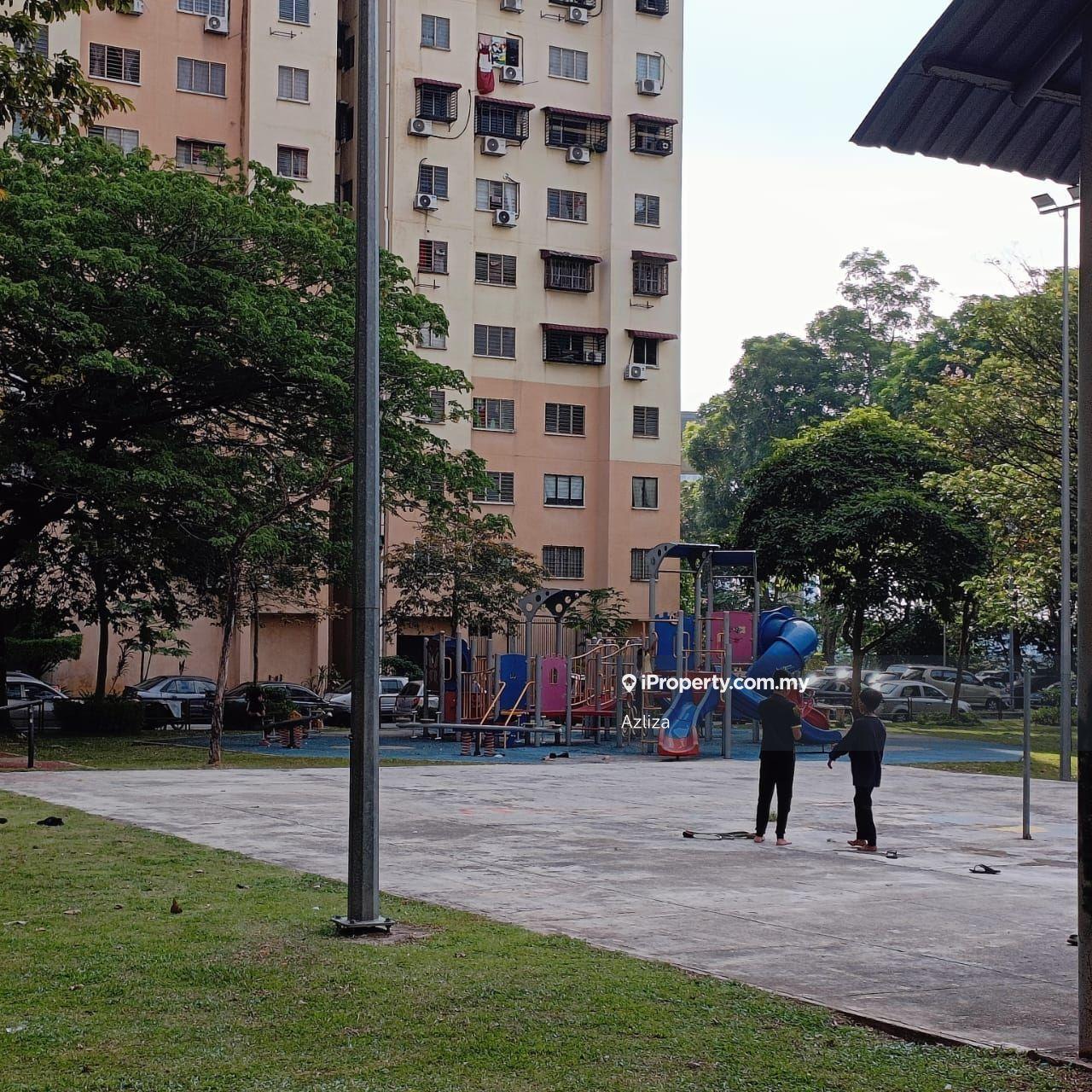 LRT- short walk to LRT & renovated house