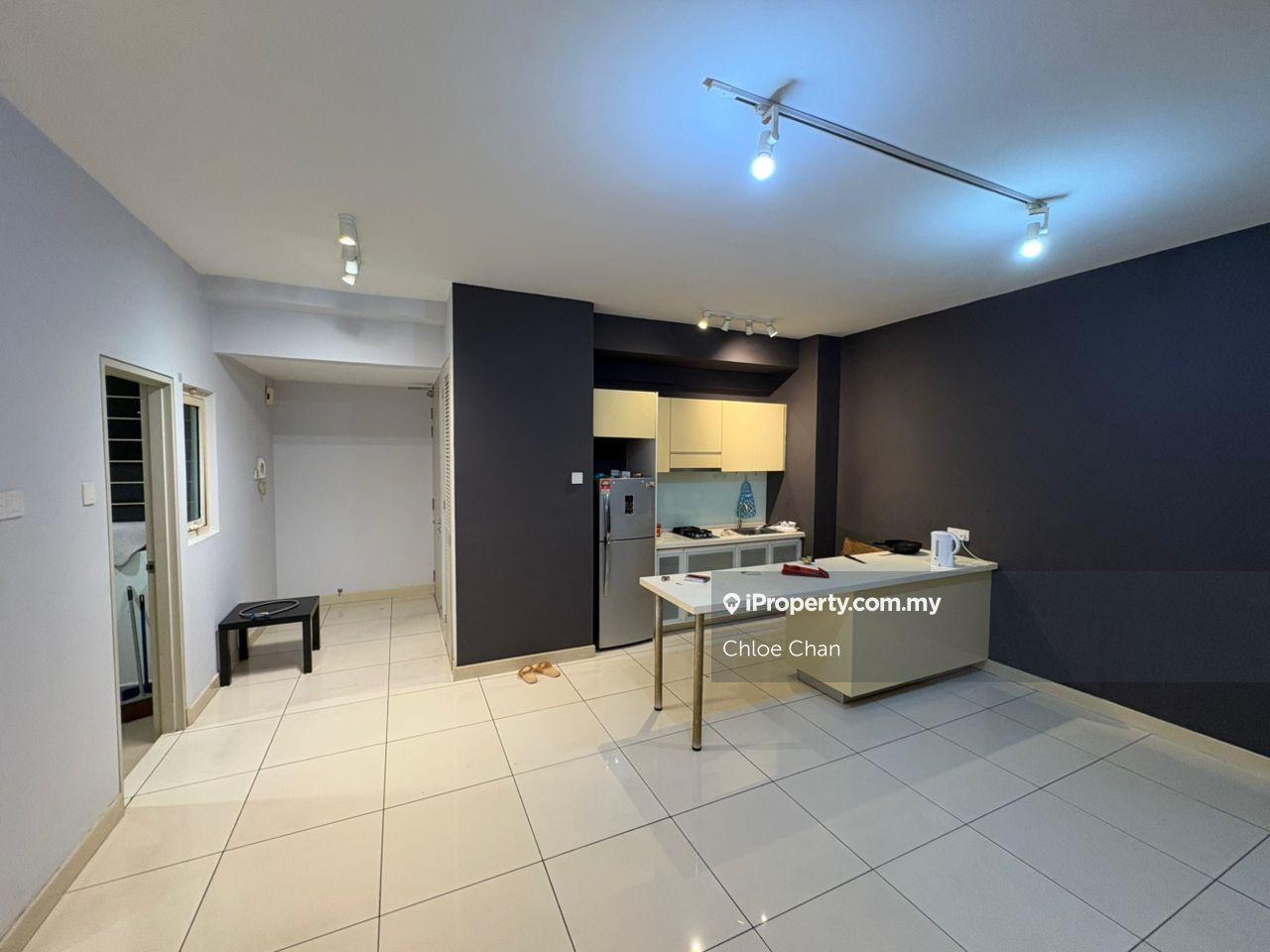 V Residence 3 @ Sunway Velocity 1000sf 2r2b Near MRT Unit For Rent